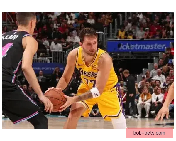 东契奇60分8连胜庆祝闭眼累瘫 湖人全队为他狂欢祝贺